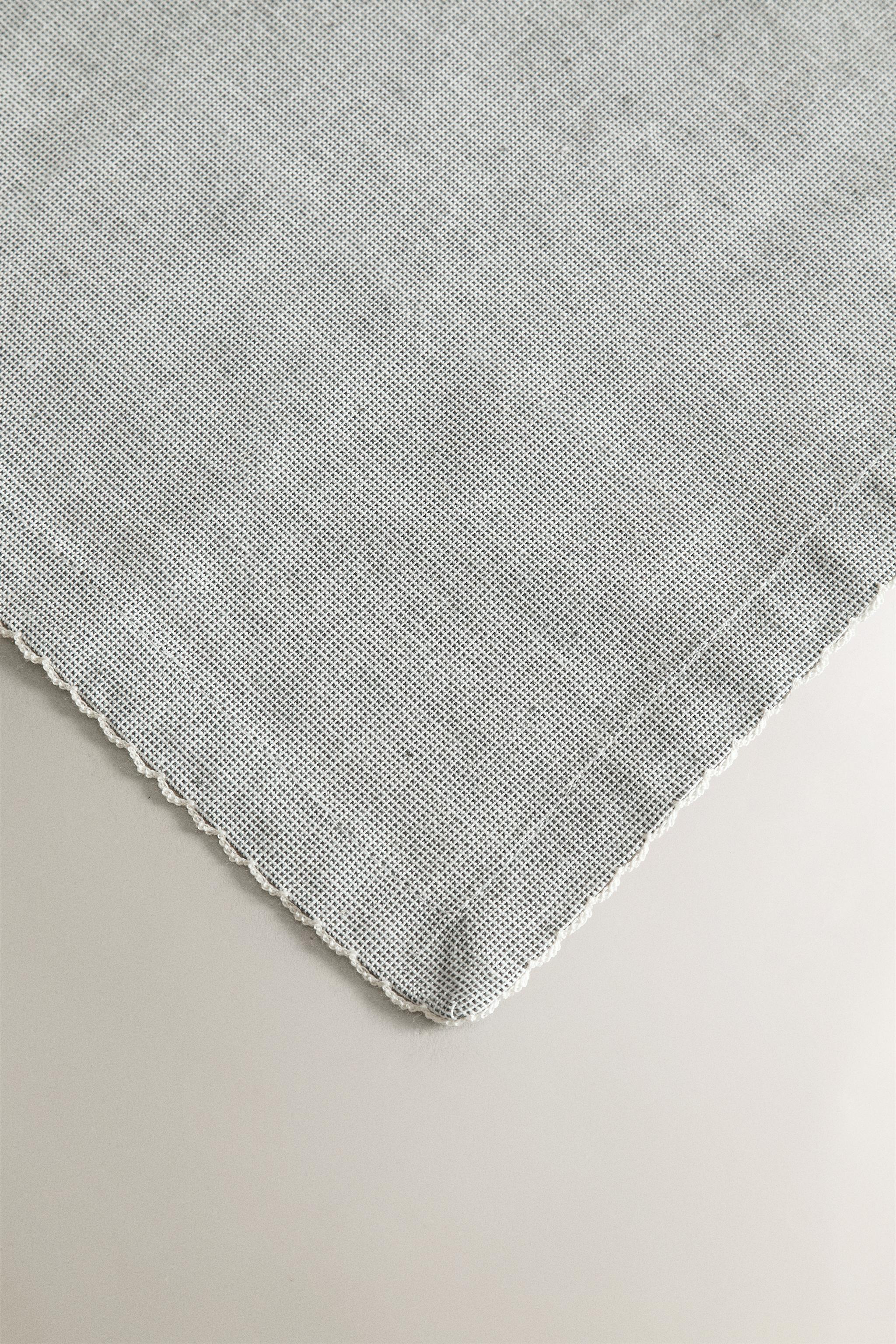 SET OF SCALLOPED NAPKINS (SET 2)